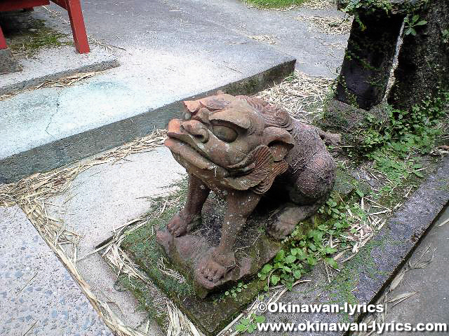 聖大明神社の狛犬@竹島(鹿児島県三島村)