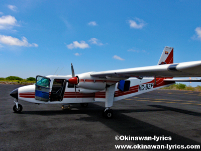 イザベラ島からサンクリストバル島への飛行機(flight from Isabela island to San Cristóbal island by EMETEBE), ガラパゴス(Galapagos)