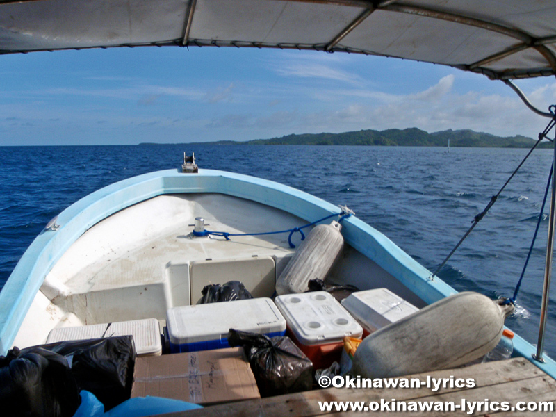 定期船でコロール島からカヤンゲル島へ(public boat from Koror island to Kayangel island)