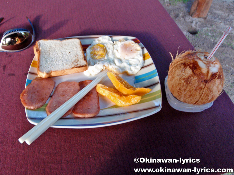カヤンゲル島での朝食(breakfast at Kayangel island)