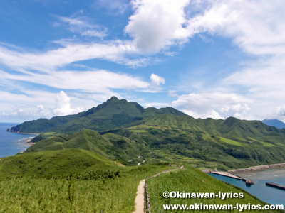 フリイ岳展望台への遊歩道から向岳を望む@口之島, トカラ列島