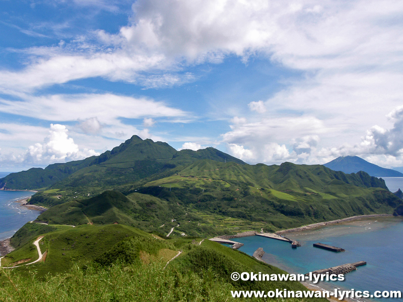 フリイ岳展望台への遊歩道から向岳を望む@口之島, トカラ列島