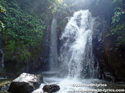 スマトラ島のスバン温泉の滝