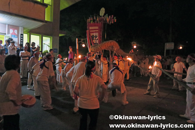 南城市玉城仲村渠の綱引き