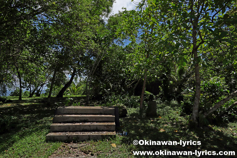 日本軍戦跡(command center ruins)@Sapwtik island、ポンペイ(ミクロネシア連邦)