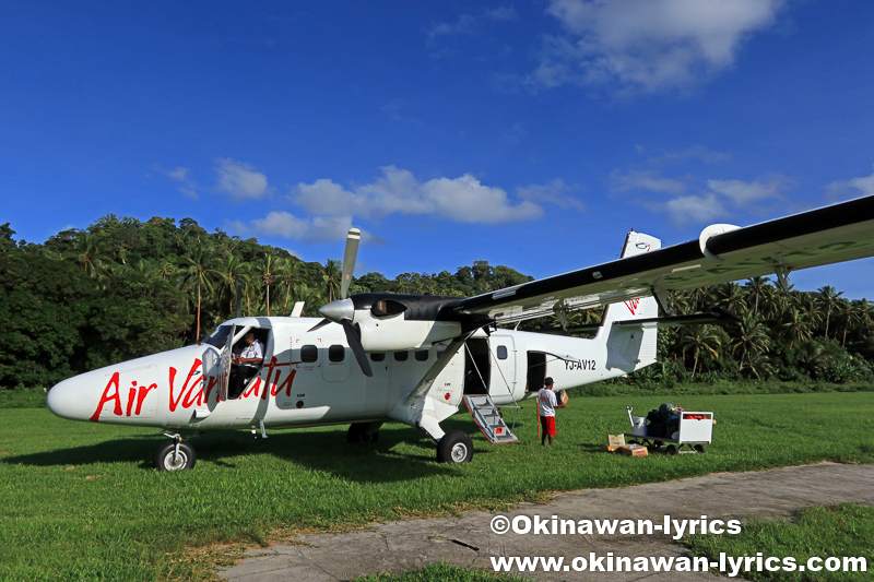 Air Vanuatuの国内線(DHC-6)@ラマップ空港、マレクラ島