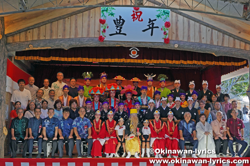 踊部の記念撮影@本部町の伊豆味区豊年祭
