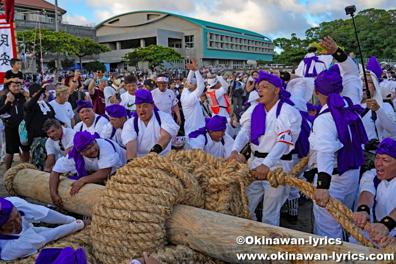 南風原町の津嘉山大綱曳き