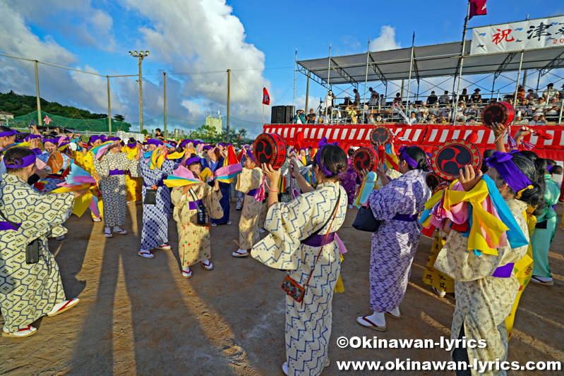 綱引き後の会場（女踊り）@南風原町の津嘉山大綱曳き