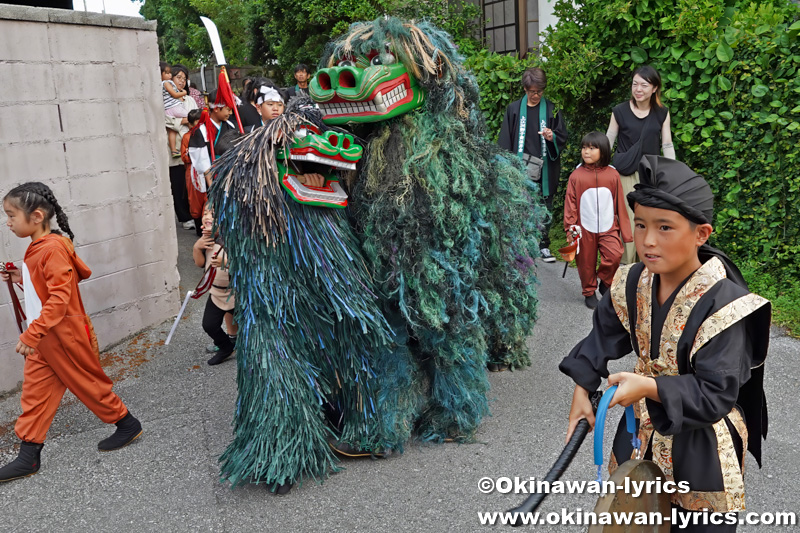 うるま市上江洲の獅子舞