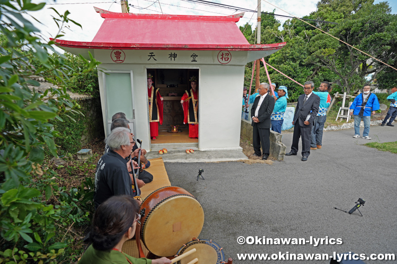 ウドゥイガミ(天神堂)での琉球舞踊奉納@伊計島招豊年祭