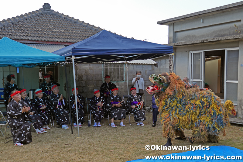 沖縄市知花の獅子舞