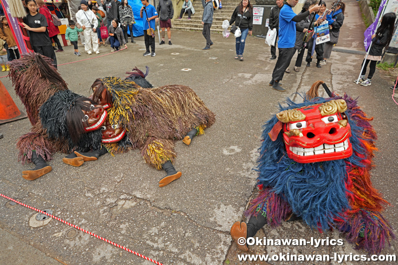 波上宮獅子舞の親獅子と子供獅子