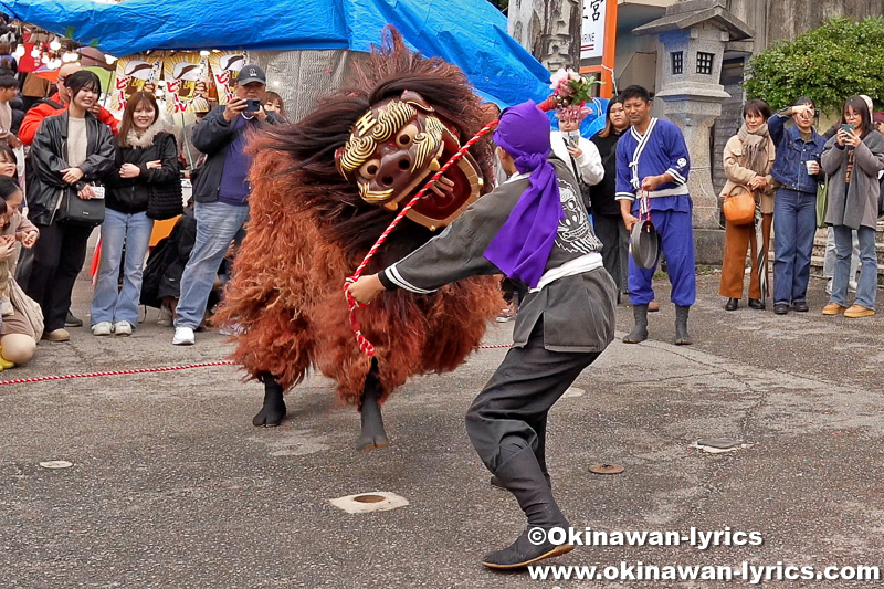 波上宮獅子舞の初舞@大鳥居前
