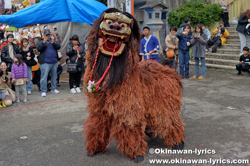 波上宮獅子舞の初舞@大鳥居前