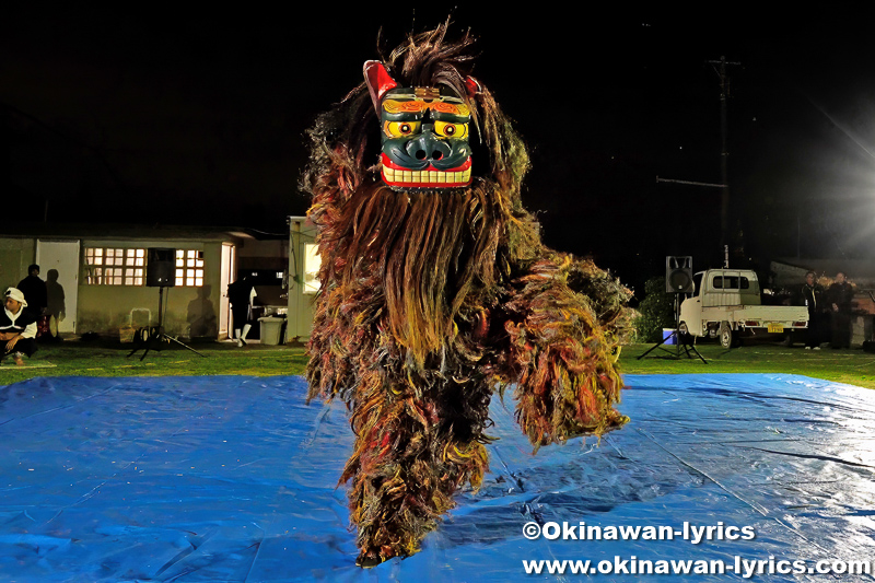 中城村津覇の獅子舞(初起こし)