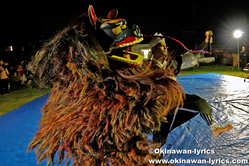 中城村津覇の獅子舞(初起こし)