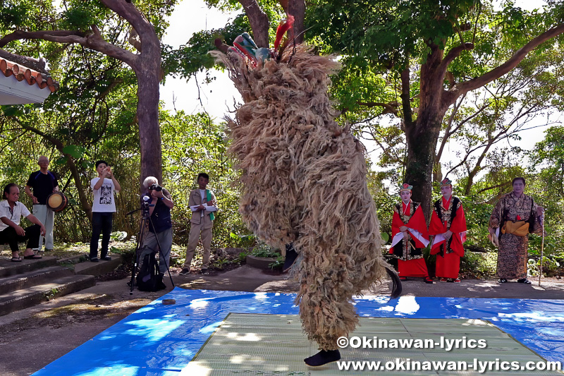 親川グスクで獅子舞@名護市田井等・親川豊年祭